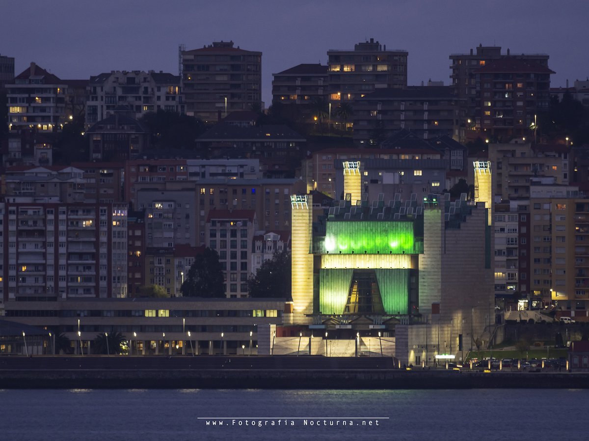 jmmpereda's tweet photo. Nueva entrada en mi blog: Fotos de #Santander desde #Elechas a 800mm de focal hora azul #Fotografianocturna #Cantabrianocturna #Compartecantabria #Cantabriaturismo #NosvemosenCantabria #Cantabriainfinita #Cantabriasinirmaslejos #VisitSpain #InGreenSpain https://t.co/zGXJ6iXwUZ https://t.co/OjcbIAoX2n