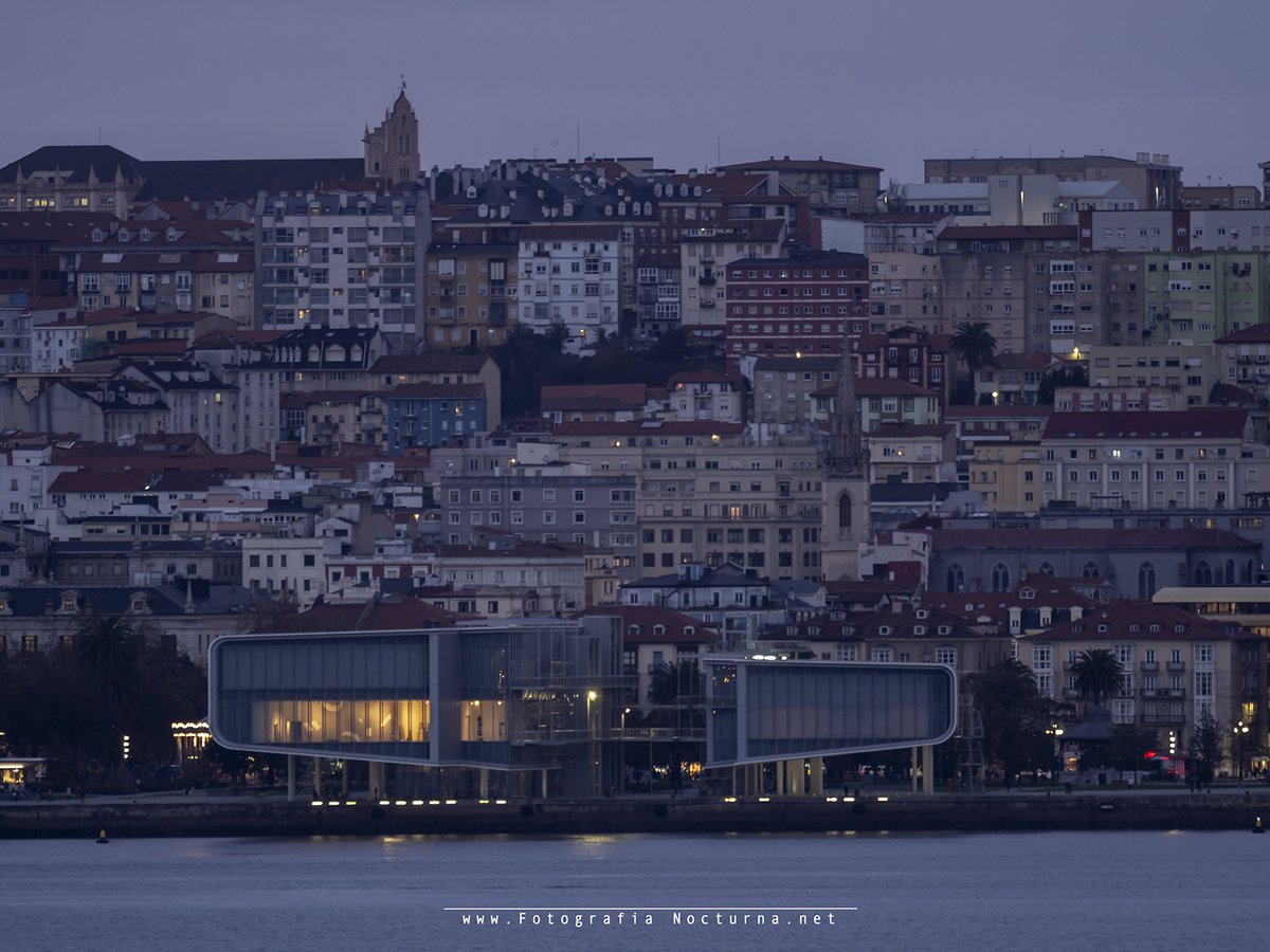 jmmpereda's tweet photo. Nueva entrada en mi blog: Fotos de #Santander desde #Elechas a 800mm de focal hora azul #Fotografianocturna #Cantabrianocturna #Compartecantabria #Cantabriaturismo #NosvemosenCantabria #Cantabriainfinita #Cantabriasinirmaslejos #VisitSpain #InGreenSpain https://t.co/zGXJ6iXwUZ https://t.co/OjcbIAoX2n