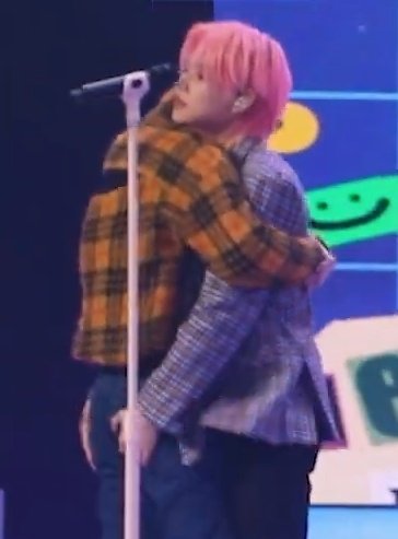 yeonbinlab's tweet photo. Soobin is Yeonjun's big babie 😭💞 https://t.co/rfmhwvTli6