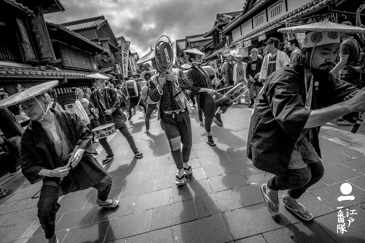 edo_wonderland's tweet photo. 22日の開催にむけて切腹ピストルズとの密談がリアルタイムに進行中
新たな情報は、メインイベントの疫病退散山車行列の時間が12時30分に決定！
官民問わず、切腹ピストルズを招いて練り歩きます。

詳細は↓
https://t.co/kI4LVRCtCd

#破壊の日 
#狼煙が呼ぶ
#豊田利晃監督
#渋川清��
#切腹ピストルズ https://t.co/Px2JOIyg6Y