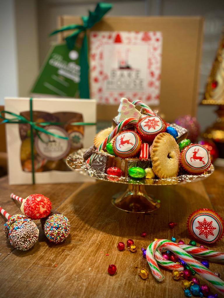 The Bakehouse Festive Treat Boxes!🎁 
Enjoying gorgeous beverages and delicious treats is what the festive season is all about! 🎄
Whether you are sending as a gift, or a treat to yourself, there is a Bakehouse Christmas Treat box for everyone! AND we deliver these NATIONWIDE!