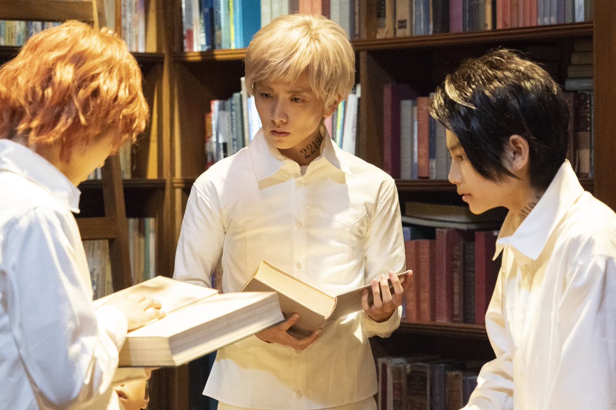 約束のネバーランド 公式 W ミネルヴァからの暗号を発見 そこには脱獄のヒントが 浜辺美波 城桧吏 板垣李光人 映画約ネバ 約束のネバーランド 12月18日脱獄開始