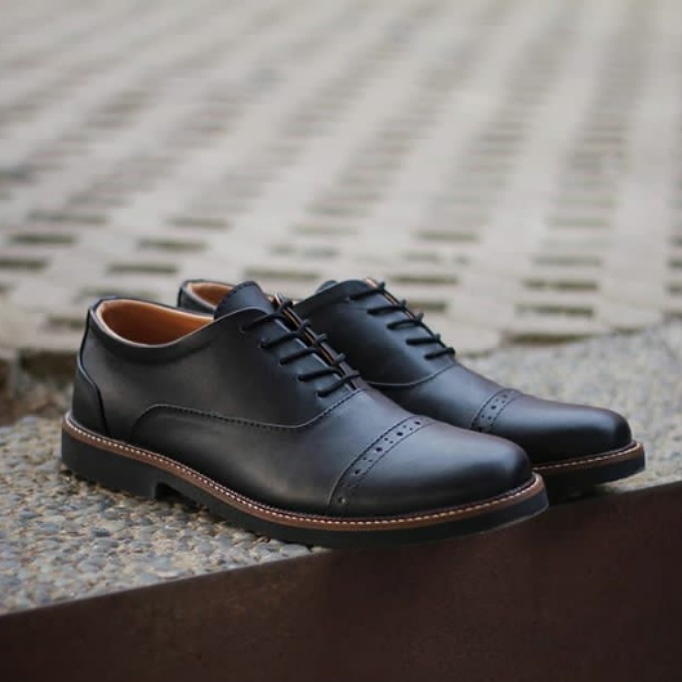 Wiznickz's tweet photo. For men
Available in different colors 
Sizes: 40-46
Delivery: 6days after order
price:15000
Nationwide delivery 
Location: kaduna Nigeria 
 Call/whatsApp +234 (0)8022465963
#Wiznickz #shoesforsale #shoesaddict #shoestagram #shoesformen #Handmade #footwear #fashion #madeinNigeria https://t.co/jprmyKEoPN