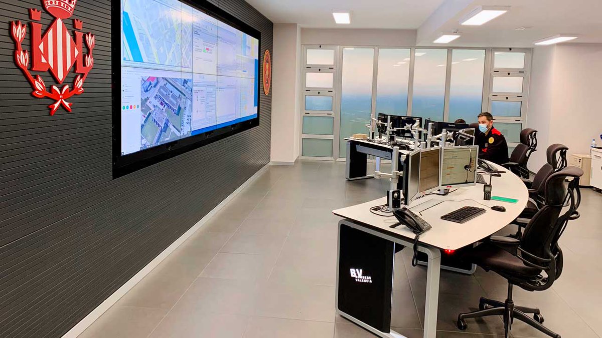 Gesabgroup's tweet photo. The new control center of the Valencia City Hall Fire Department installs a custom curved ergonomic design of the Advantis NG control console. Read now the complete project https://t.co/L7Ft9DI0MG #ControlCenter #ControlConsoles #AdvantisNG https://t.co/koFmt3pts3