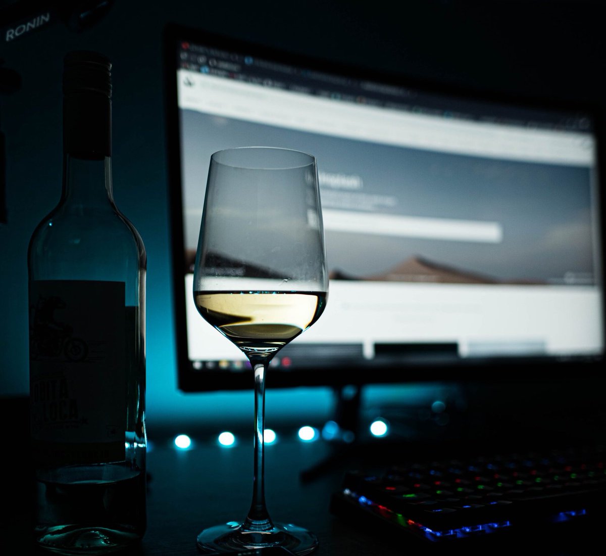 Bodegas_Protos's tweet photo. El mundo del vino ofrece una gran cantidad de cursos online con el objetivo de acercar el vino al consumidor y convertirle en un auténtico conocedor en la materia.🍷En nuestro #BlogProtos te contamos sobre los mejores cursos online para aprender a catar.⤵️ https://t.co/9iMVOCPymN https://t.co/15OhyyQppL