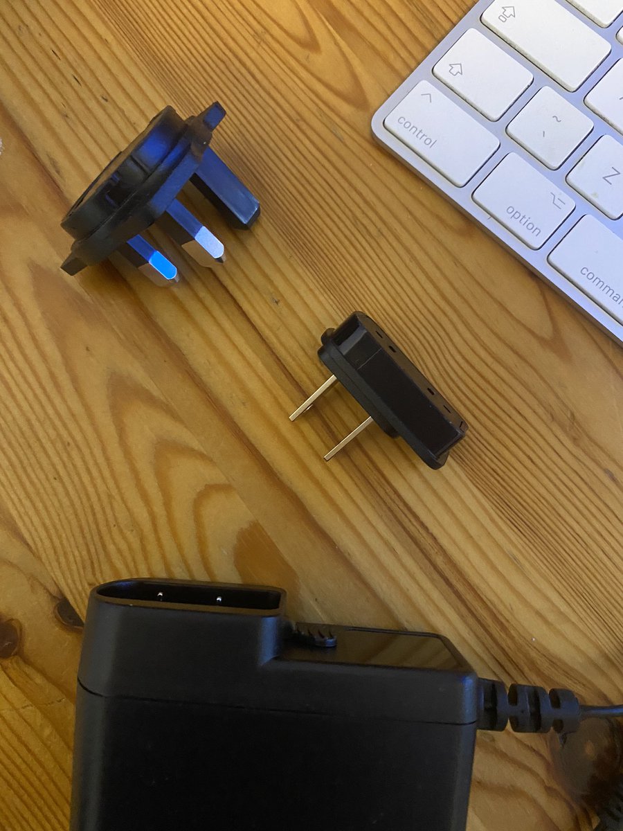 a__de__groot's tweet photo. @Baxshop Helaas ondanks de hele ruime doos was de zending niet volledig, ik kan de adapter niet aansluiten op een nederlands stopcontact. Betreft order J106253048 (aankoop Tascam DR 680) Willen jullie het ontbrekende onderdeel nazenden? https://t.co/NOxNboR25l