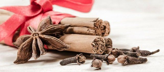 bzfe_de's tweet photo. Kulinarischer Adventskalender: Ein #Adventskalender versüßt nicht nur Kindern das Warten auf #Weihnachten. Über selbst gemachte kulinarische Köstlichkeiten wie Quittenmarmelade oder Mango-Chutney freuen sich alle, die gerne genießen und kochen ➡️ https://t.co/udBg8pANBo #DIY https://t.co/AqdbA7C2l1