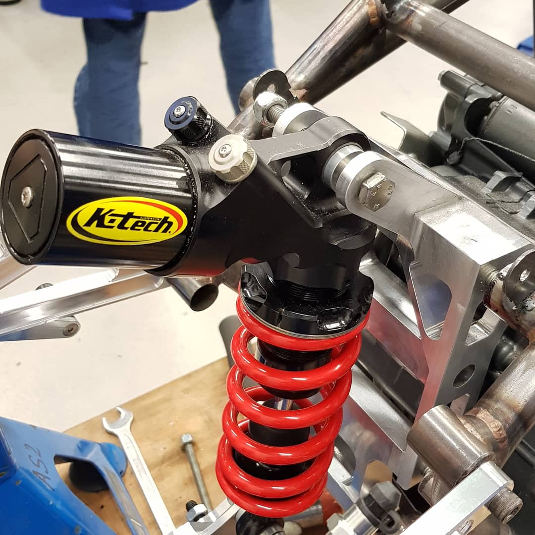 A great success for @motomcrmet last week! Our machined spine joint fits the engine and frame ✅ How good does that <a href="/KTechSuspension/">K-Tech Suspension Ltd</a> shock look?! @motostudent #motostudent <a href="/McrMetEngineers/">MMUEngineering</a> @mmu_scieng #ktech #shock #rearsuspension #suspension #rocker #bearings #Engineering