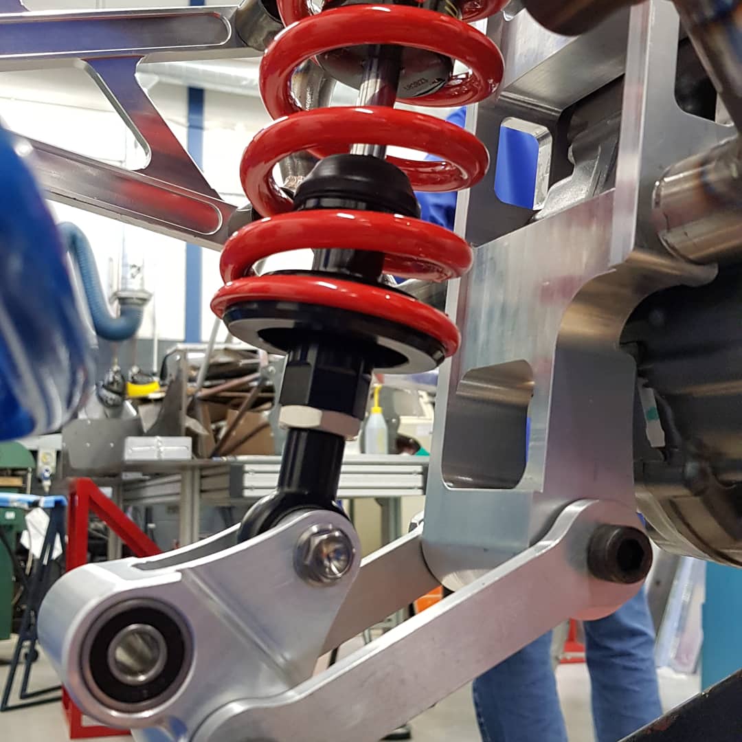 MotoMcr's tweet photo. A great success for @motomcrmet last week! Our machined spine joint fits the engine and frame ✅ How good does that @KTechSuspension shock look?! @motostudent #motostudent @McrMetEngineers @mmu_scieng #ktech #shock #rearsuspension #suspension #rocker #bearings #Engineering https://t.co/jCHh6OHFXQ