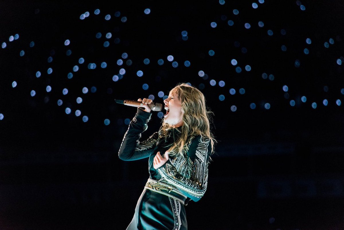 Hold on to spinning around
Confetti falls to the ground
May these memories break our fall

I'm voting for Taylor Swift for Artist of the Year at the #AMAs