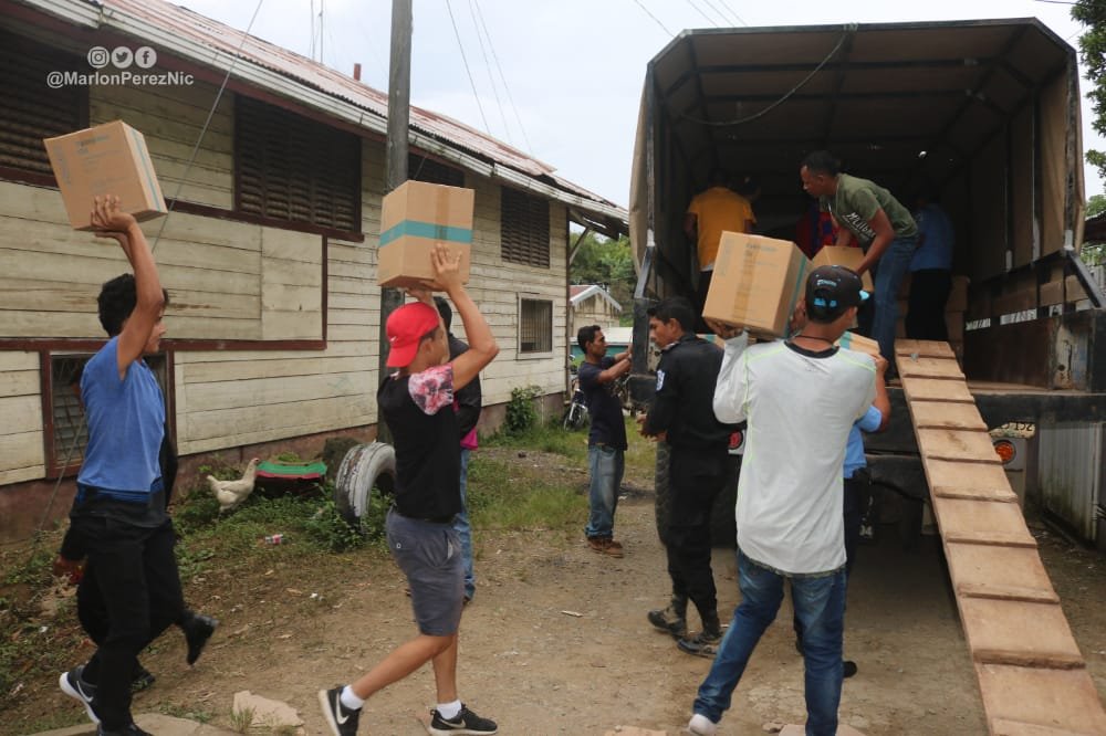 canaltn8's tweet photo. #AHORA #Nicaragua | En el Municipio de #Siuna el #CODEPRED, inicia el envío de alimentos y avituallamiento al Municipio de Rosita para garantizar la atención de las familias en los albergues. https://t.co/vn35C5PHVR