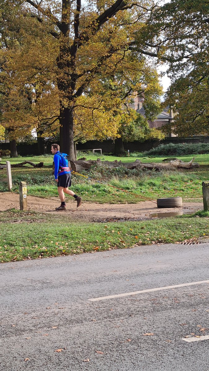 RichmondNubNews's tweet photo. Man spotted in a curious attire for his walk in Richmond Park https://t.co/9L0CzDlEkU
