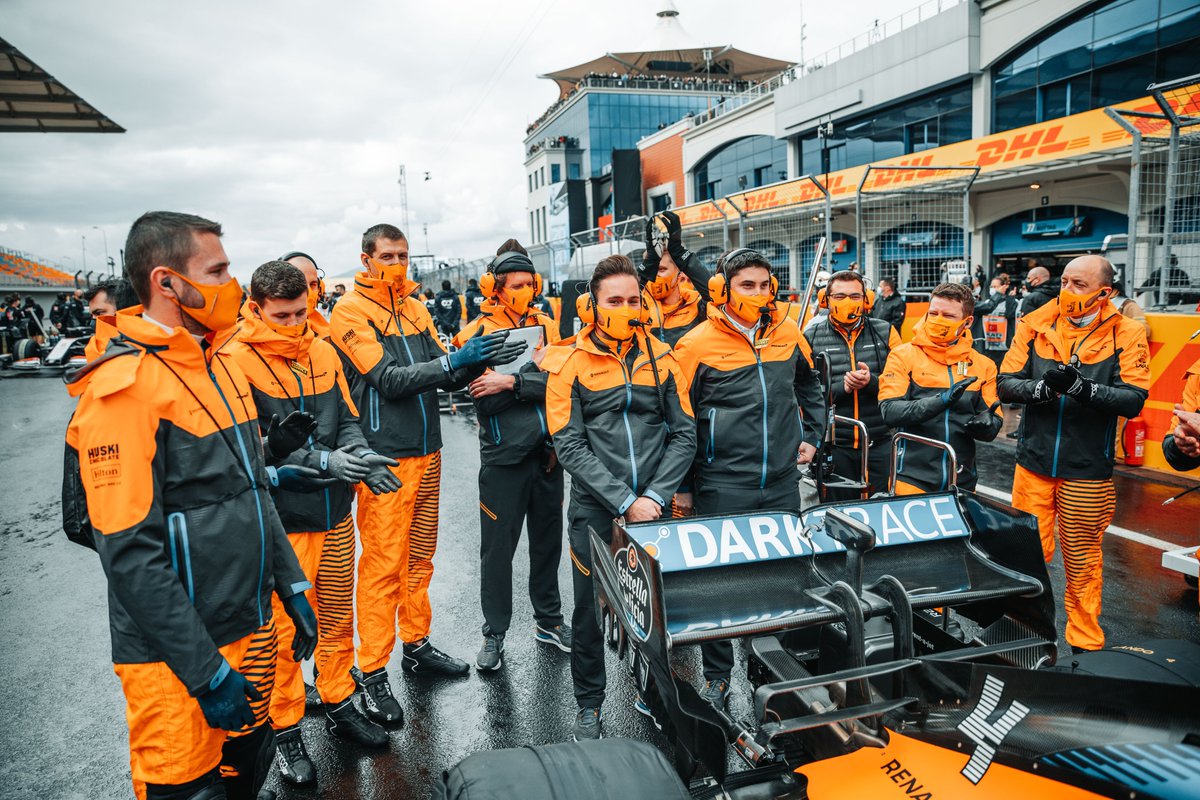 A selection of our favourite behind-the-scenes pictures from the  #TurkishGP.  THREAD 