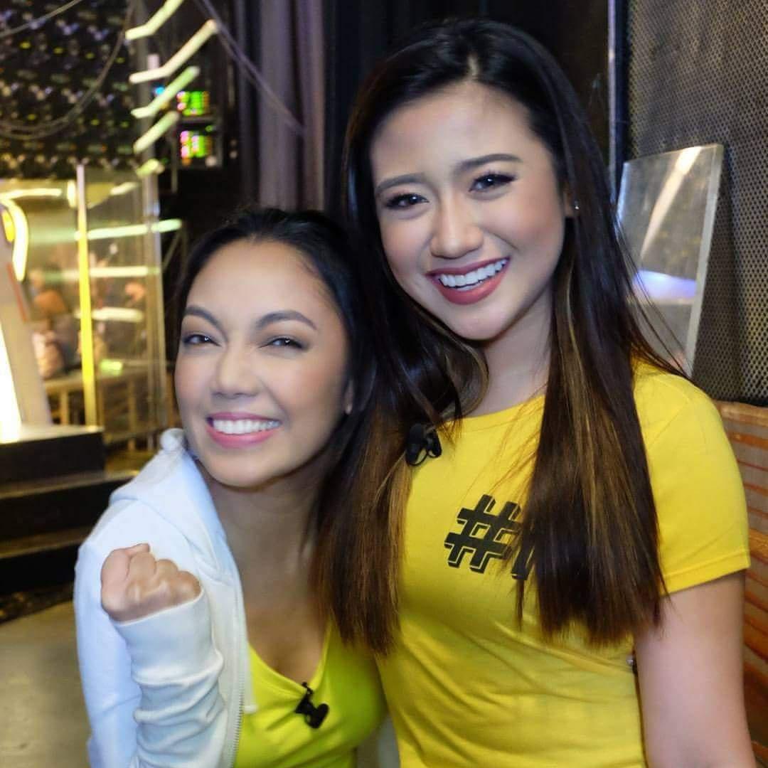 colleenstipol's tweet photo. Yung tatlong singer sa icon ko, mag collab na kayo. Wag na kayong magkahiyaan pa. Char! Labyo three! Girl power!! ♀️💁🏻♀️
@itsMorissette @MsJ0NA @katvelarde24
#AsiasPhoenix #FearlessDiva #SuklayDiva #VocalTrinity https://t.co/NkzP6T8pPD