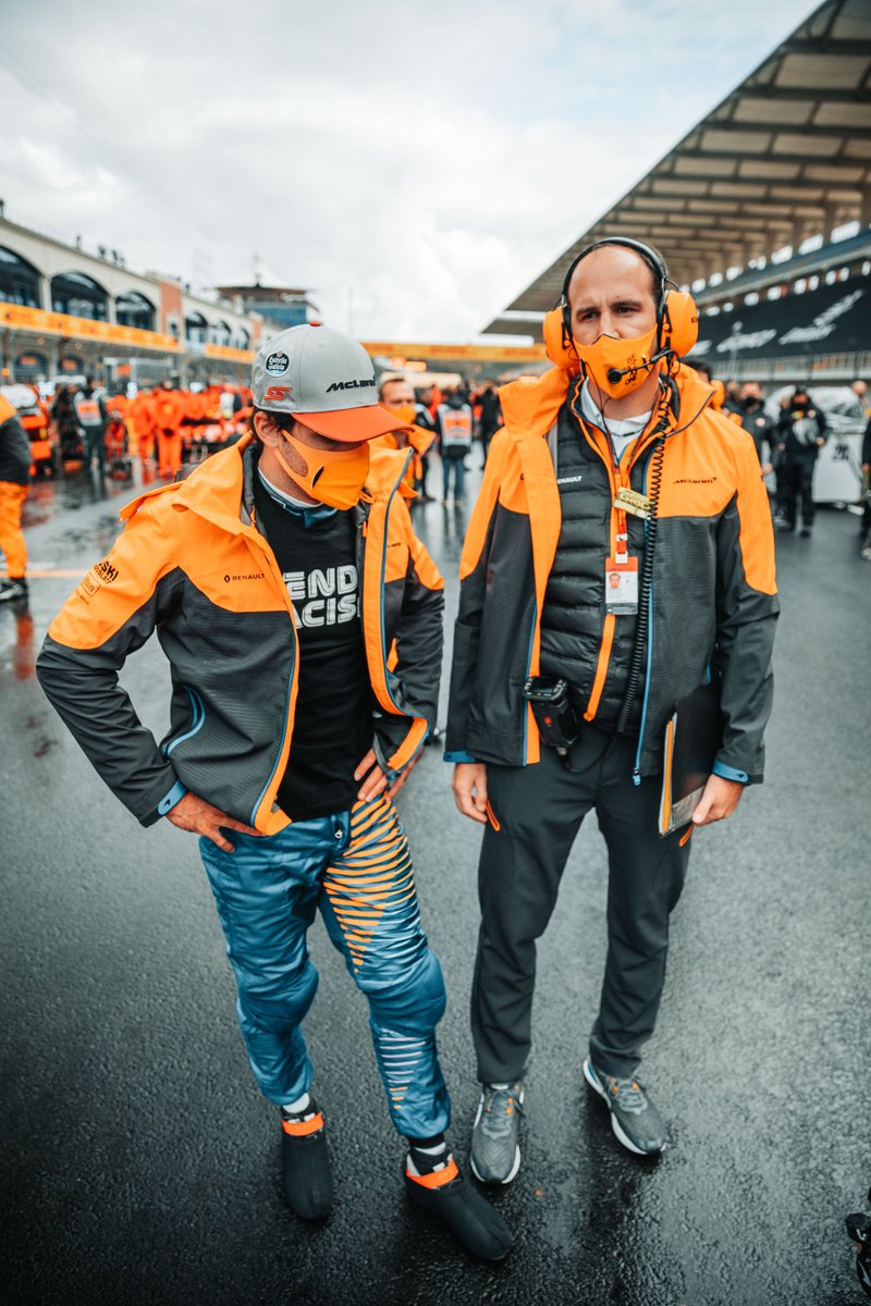 A selection of our favourite behind-the-scenes pictures from the  #TurkishGP.  THREAD 