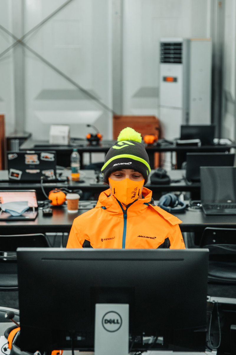 A selection of our favourite behind-the-scenes pictures from the  #TurkishGP.  THREAD 