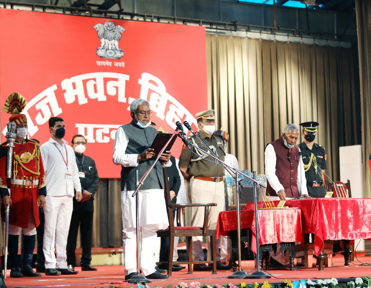 NitishKumar's tweet photo. राजभवन स्थित राजेन्द्र मंडप में मुख्यमंत्री के रूप में शपथ ली। 

https://t.co/JLvn4J9Ndc https://t.co/XFEvAaTVfp