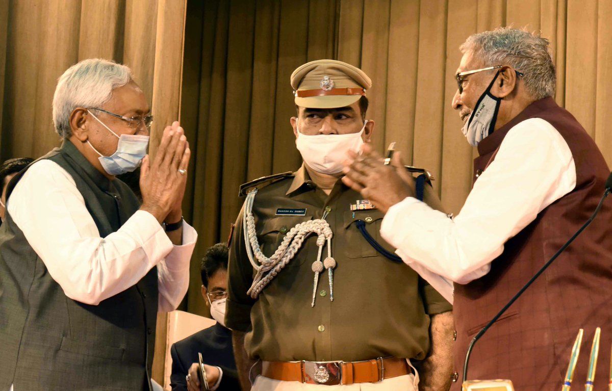 NitishKumar's tweet photo. राजभवन स्थित राजेन्द्र मंडप में मुख्यमंत्री के रूप में शपथ ली। 

https://t.co/JLvn4J9Ndc https://t.co/XFEvAaTVfp
