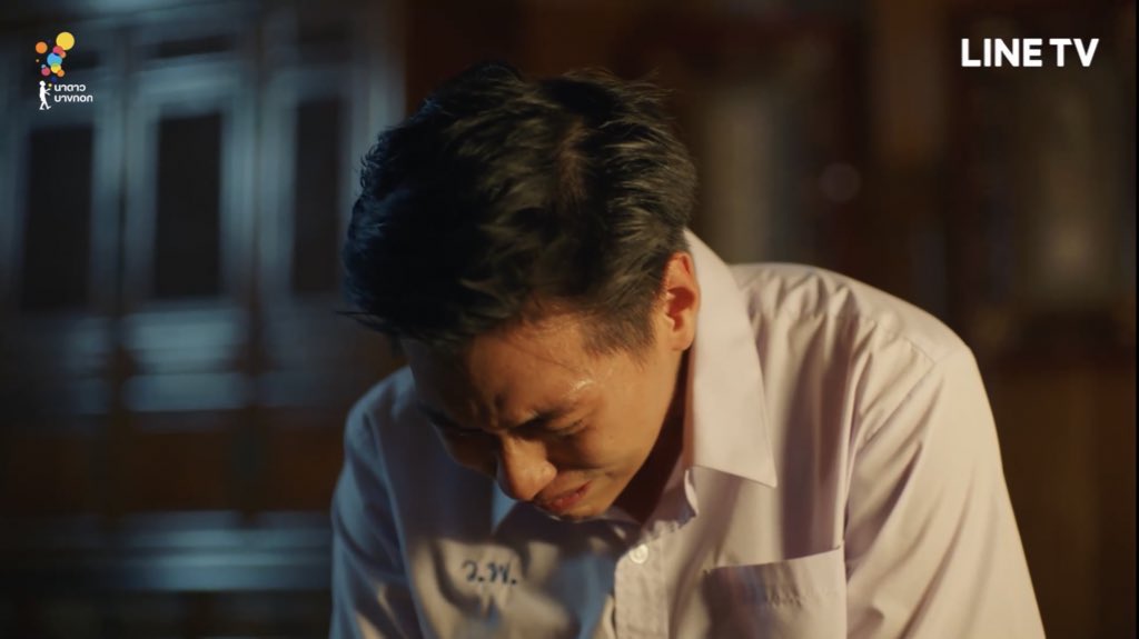 dearwachi's tweet photo. someone who gave up his dream for you or someone who isn’t afraid to be with you? https://t.co/aqRvfOvViC