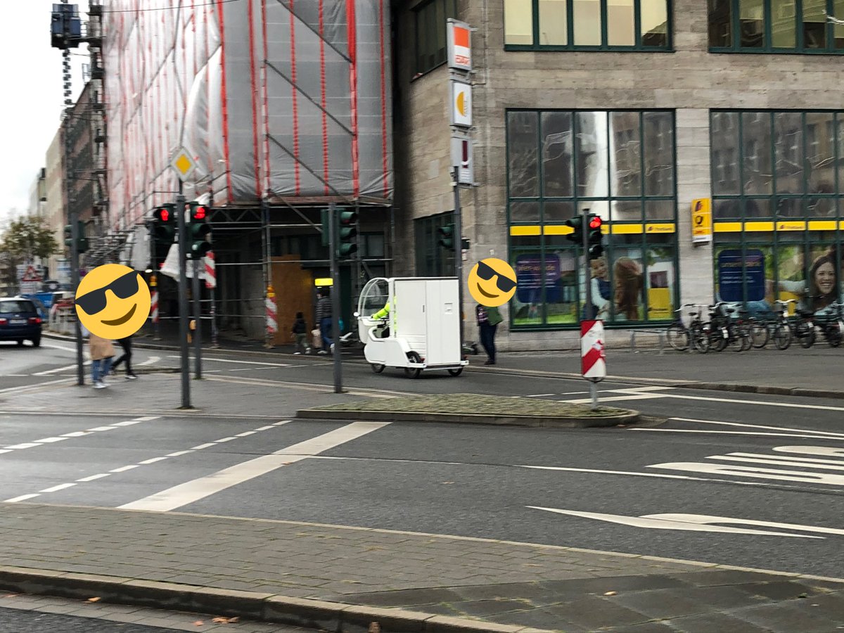 osis1980's tweet photo. Erstes Lastenrad von #Rytle in @Essen_Ruhr entdeckt. Bin gespannt, ob die moderne #Elektromobilität auf der neuen Rampe stecken bleibt... das ich hoffe es passt. 

Aber wer testet das Fahrzeug hier? https://t.co/wZ5Iowex0v