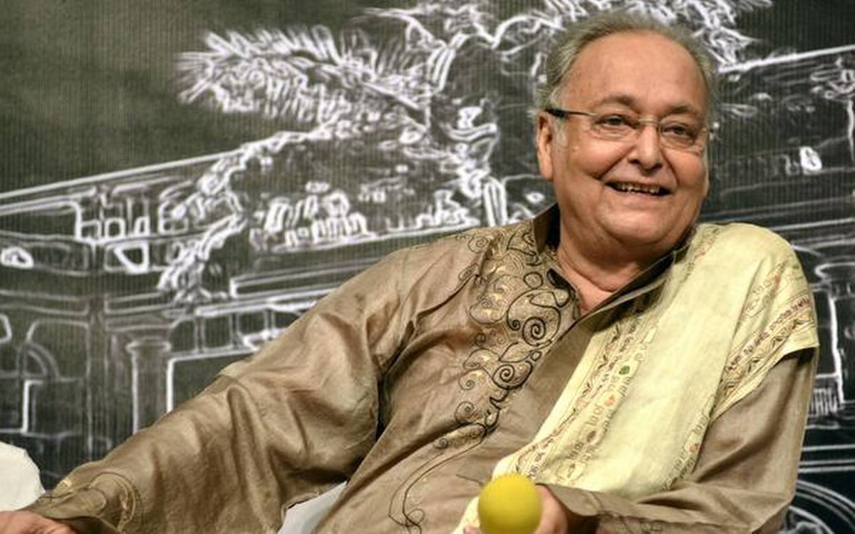riya10g's tweet photo. U don’t need to have 6 packs, no need to wear branded stuff, no need to have expensive cars. Just personality, purity, intellect, voice, kindness &amp; dedication can make you a legend for ages 8 to 80..will miss you..#RIPSoumitraChatterjee https://t.co/guJG3cFTap