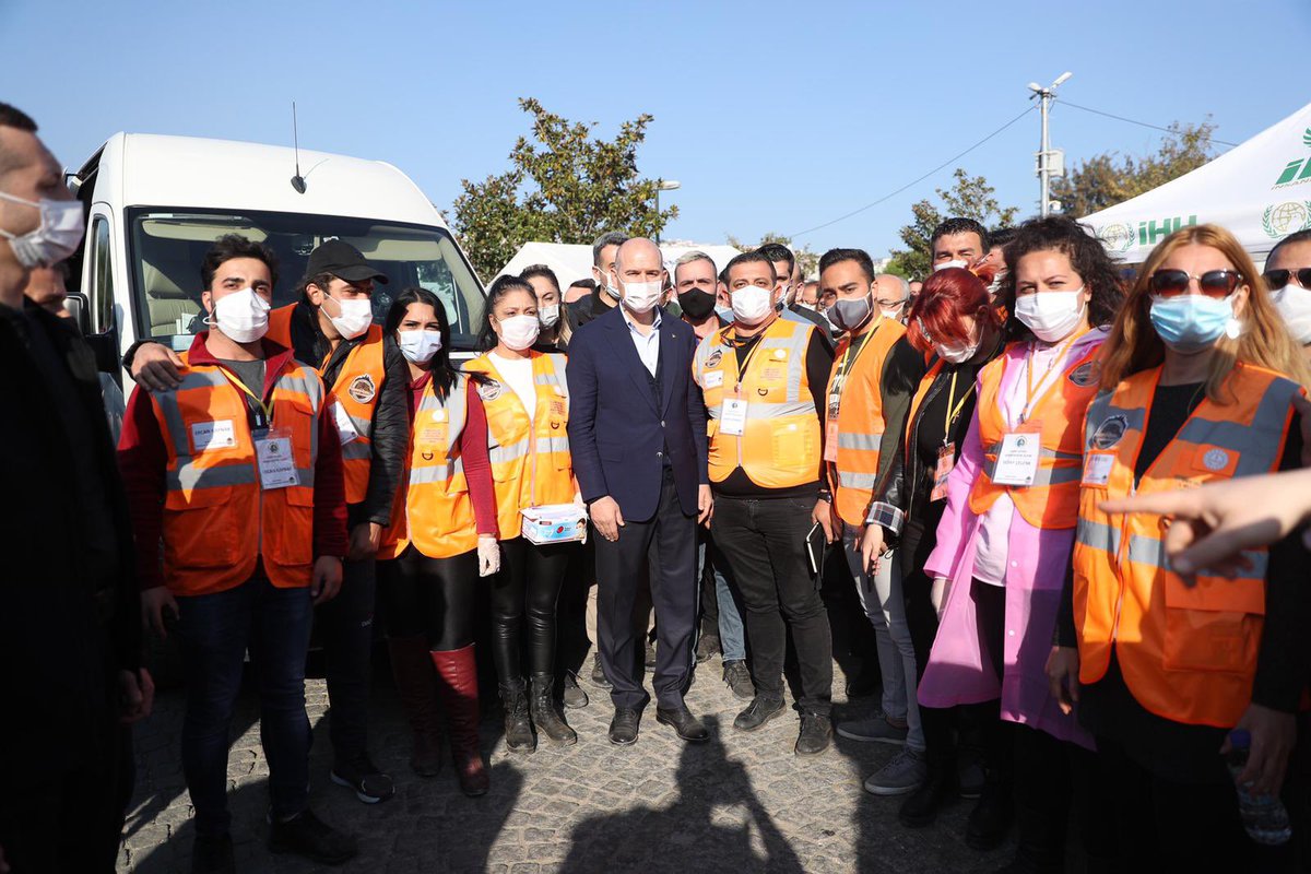 suleymansoylu's tweet photo. İzmir Bornova Aşık Veysel Rekreasyon Alanı'nda kurulan çadırkentte hemşehrilerimizle bir aradayız https://t.co/nyk2h11OXm