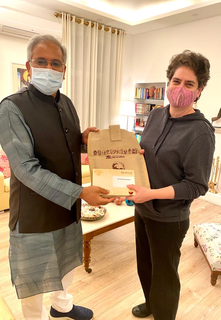 आज नई दिल्ली पहुंचकर श्रीमती प्रियंका गांधी जी से भेंट कर दीपावली की शुभकामनाएं दीं।