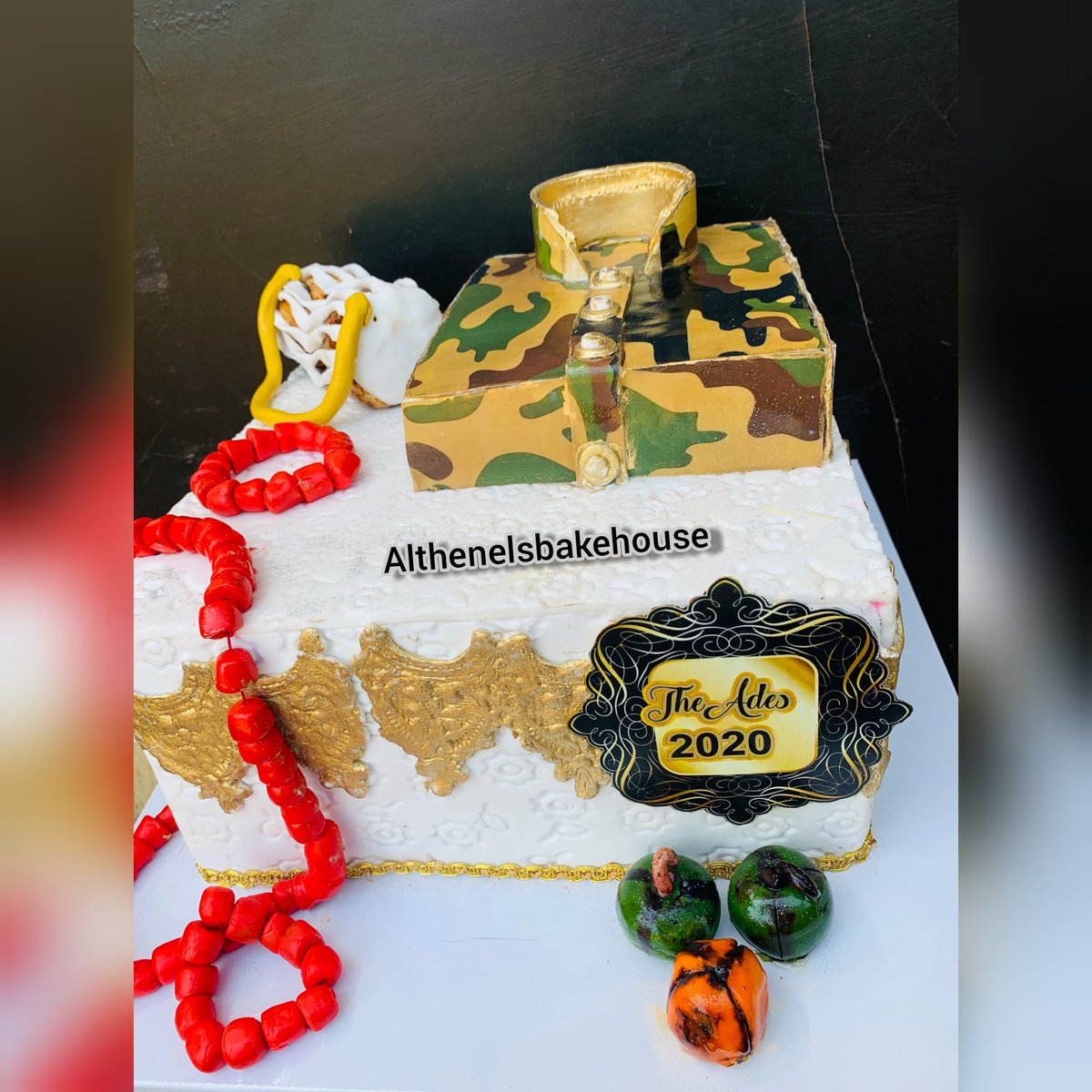 Althenelsbakery's tweet photo. Our first ever traditional wedding cake since 5years in cake industry🙏🙏🙏🙏🙏.
Everybody is a genius...Take time to discover your potentials💙💙💙
Wedding cake for a military couple .
#theades2020 #army #armycake #traditionalweddingcake https://t.co/GBe5WKDMcB