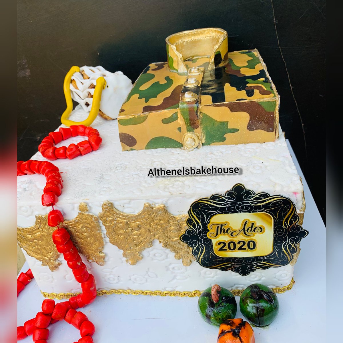 Althenelsbakery's tweet photo. Our first ever traditional wedding cake since 5years in cake industry🙏🙏🙏🙏🙏.
Everybody is a genius...Take time to discover your potentials💙💙💙
Wedding cake for a military couple .
#theades2020 #army #armycake #traditionalweddingcake https://t.co/GBe5WKDMcB