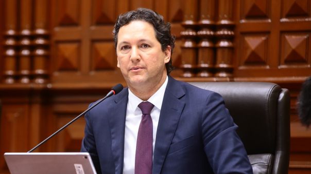 RPPNoticias's tweet photo. 🔴 Salaverry plantea que presidenta del TC asuma la Presidencia: "El Congreso no está en la capacidad". https://t.co/xONVTYxMTL https://t.co/RCpe9Rubv8
