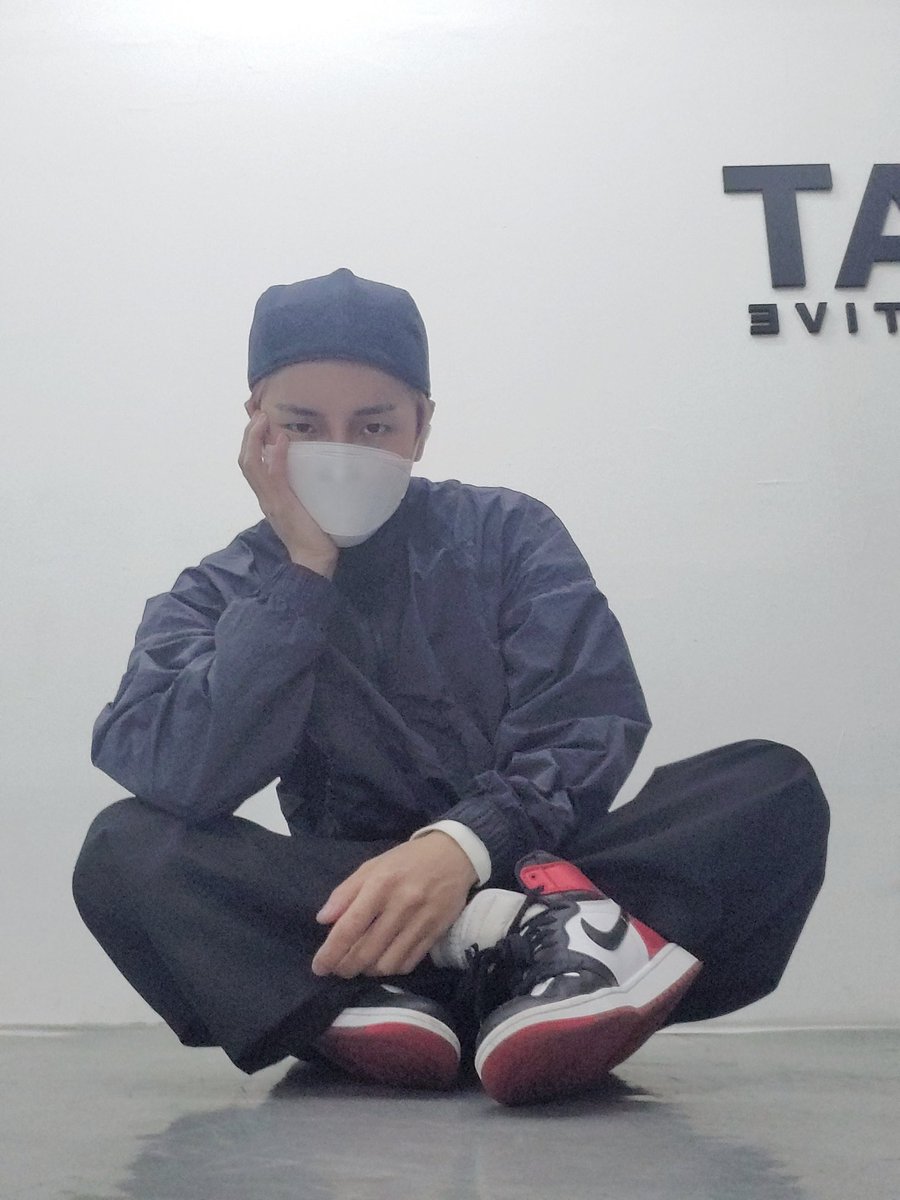 official_ACE7's tweet photo. [#에이스_동훈]
초이쓰 즐거운 시간이었습니다
브이앱에서 한 말은 대부분 장난이니까 
넘 진지하게 받아들이지 말구^^❤
추가로 데일리동동❤
#초이스 #에이스 #데일리동동
#CHOICE #ACE #Dailydongdong https://t.co/Q5qdJRKm9v