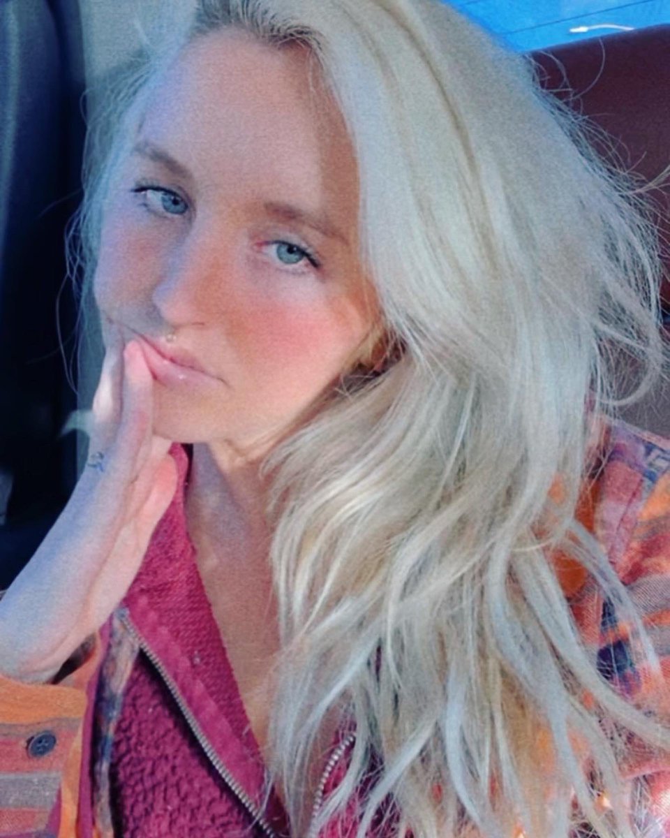 BebeBriel's tweet photo. Do people still post selfie’s on Twitter?? https://t.co/PG12Xwo0H3