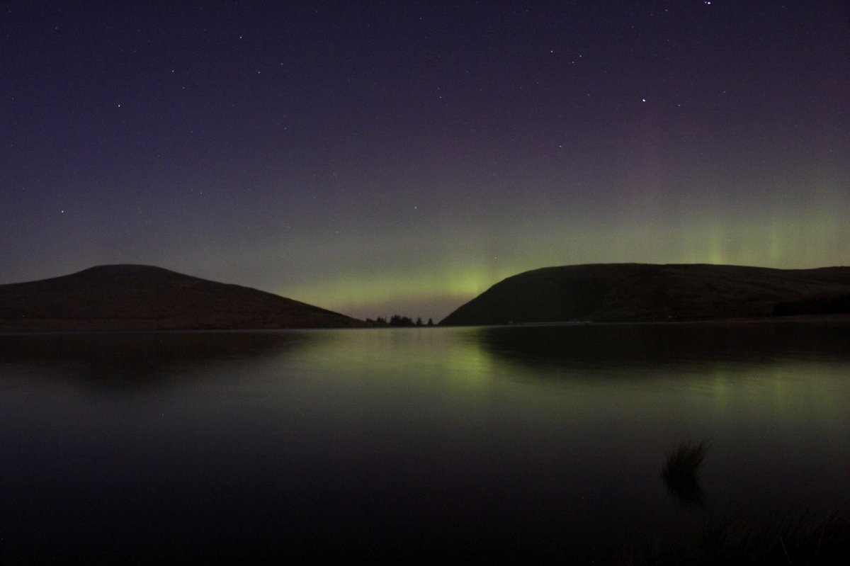 A13XWO's tweet photo. @EnjoyTheMournes #christmasmournes The Northern Lights over Spelga who needs Iceland !! https://t.co/HDvKdXrk0R