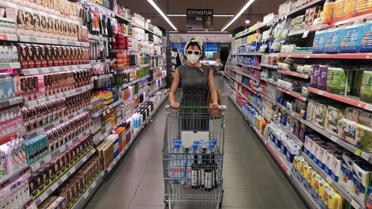candelagarbo's tweet photo. El dúo artistico @cabosanroque ha creado una #experienciasonora para disfrutar de forma individual en cualquier supermercado. 
El supermercado como espacio teatral. #teatroenpandemia #teatro

https://t.co/8NMUHHMJQe https://t.co/3UIXGqbmTw