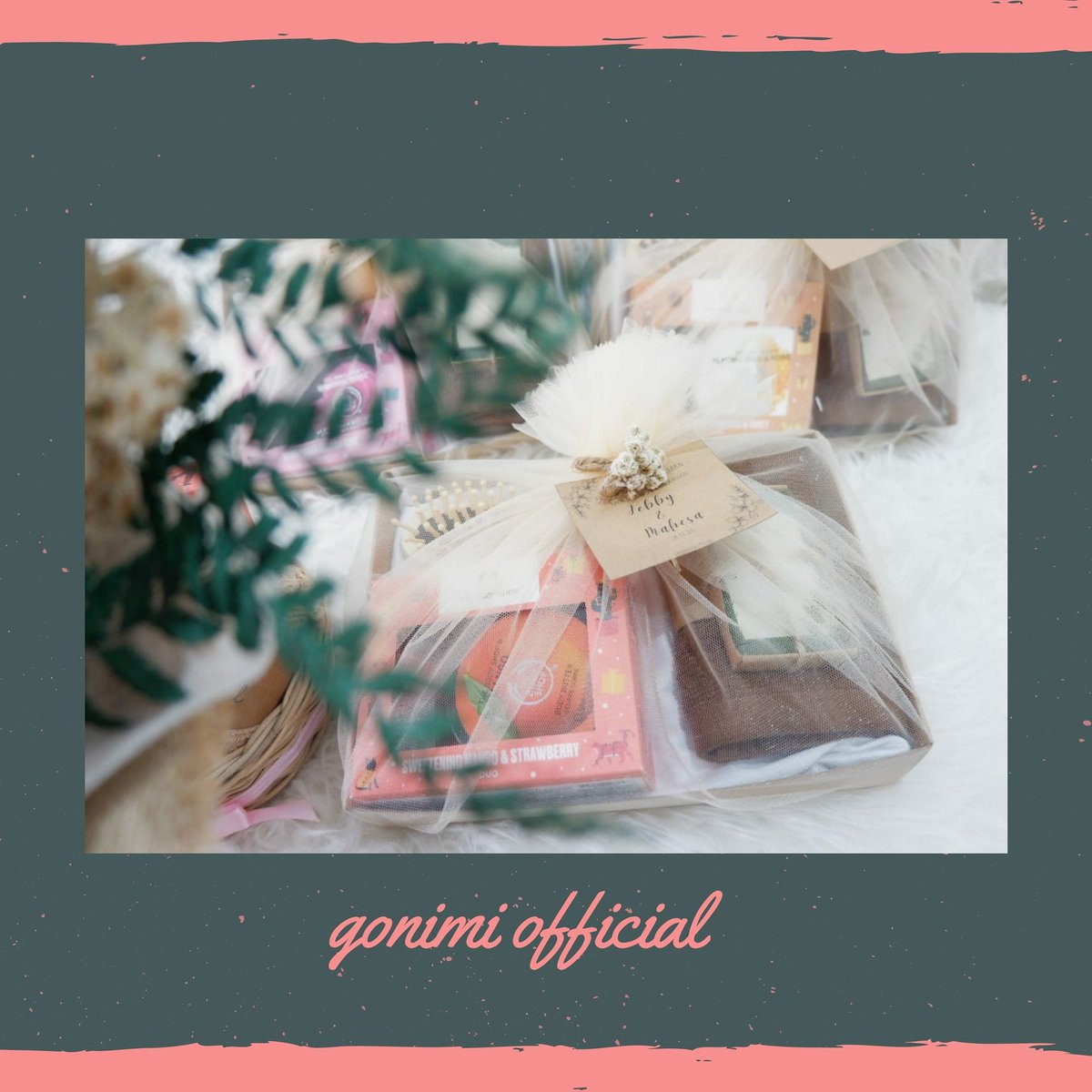 sarahfitriani's tweet image. 🌵RUSTIC HAMPERS🌵
Include: 
• body shop package
• 1 pc comb
• 1 pc hand towel 
• 1 pc Sanitizer spray
• Thankyou Card
#kadounik #hampersdiy #hamperspernikahan #souvenircimahi #souvenirpernikahan #hampers #giftbox #hampersbandung #souvenirbandung #newnormal #hampersnewnormal