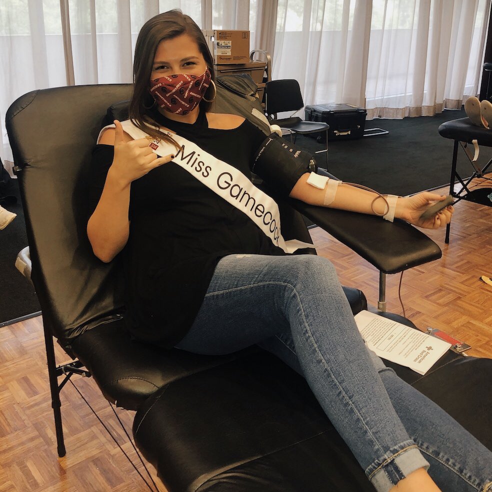 callie_farrell's tweet photo. UofSC STUDENTS AND STAFF 🚨

This week is your last chance to donate blood through the Carolina/Clemson Blood Drive this semester! Stop by Russell House today through Wednesday from 12-6 to help save a life 🩸🐔 https://t.co/xPg73yPsew