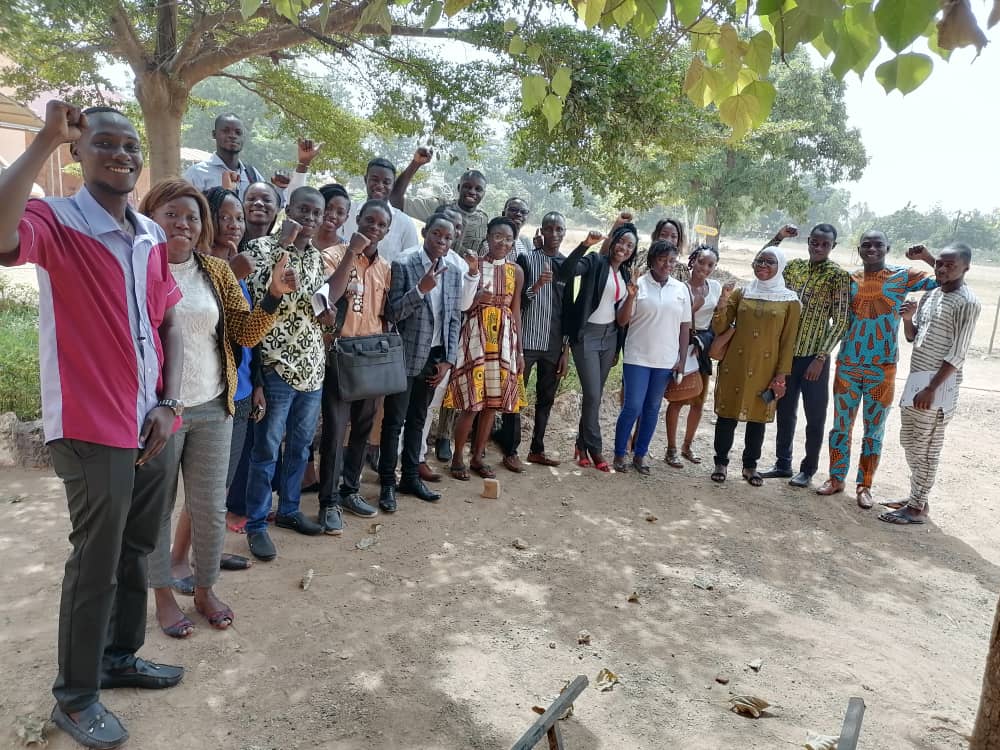 AfricanYouthIn1's tweet photo. Le 02 novembre, la famille AYID s'est une fois de plus agrandie. En effet, nous avons tenu une cérémonie d'accueil de 24 nouveaux membres!La cérémonie a été marquée par la présentation des différents départements qui composent l'association et aussi de son mode de fonctionnement https://t.co/wMc1bKimT1