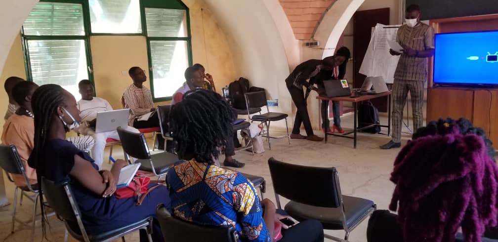 AfricanYouthIn1's tweet photo. Le 02 novembre, la famille AYID s'est une fois de plus agrandie. En effet, nous avons tenu une cérémonie d'accueil de 24 nouveaux membres!La cérémonie a été marquée par la présentation des différents départements qui composent l'association et aussi de son mode de fonctionnement https://t.co/wMc1bKimT1