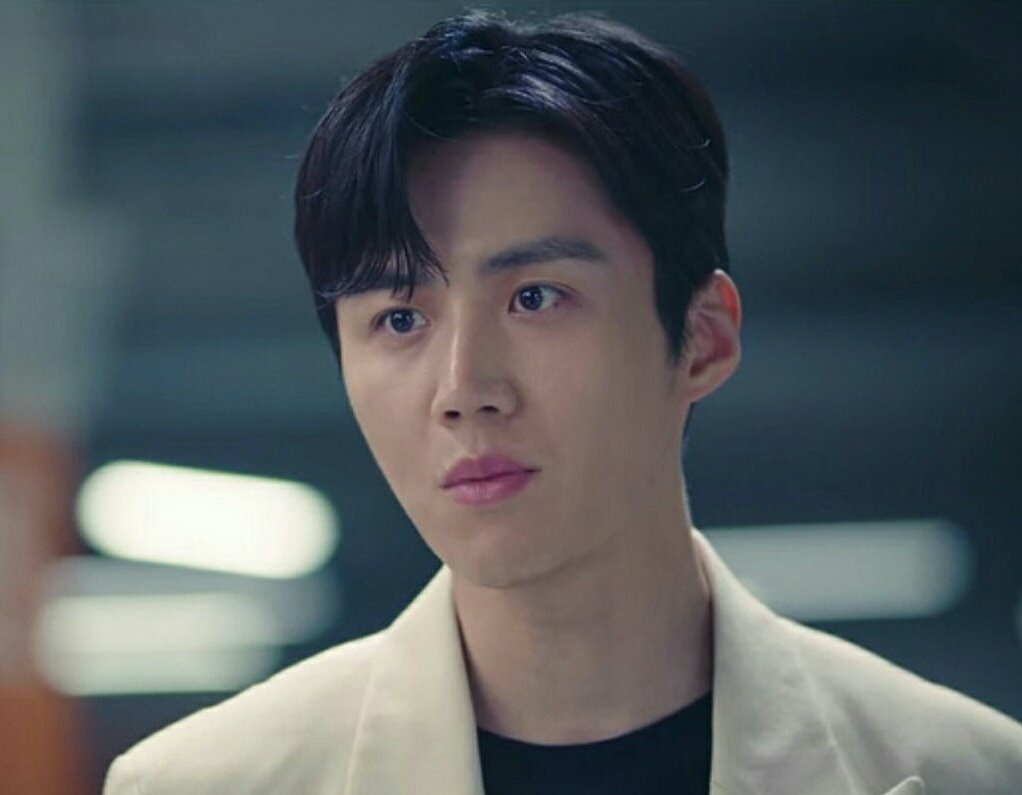 intends for him. Maybe he's simply a well-rounded, well-developed fairy godfather who has feelings for the FL while Dal-Mi and Do-San are both Cinderella. Yet, Ji-Pyeong is also villainized, a man who expects too much from people, a person who asks the tough+  #StartUpEp10