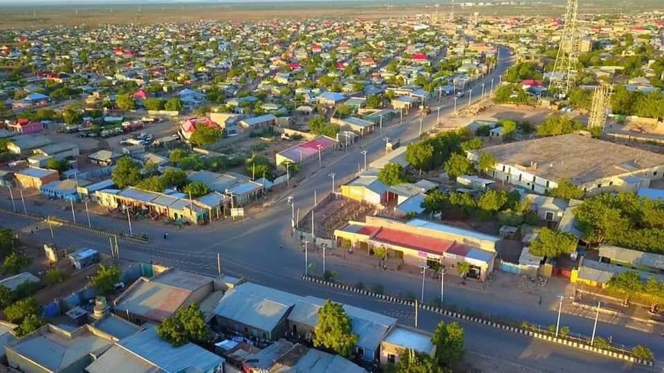Ofaysal1984's tweet photo. Magaalada #QabriDahare ee Xarunta Gobolka Qoraxay. 

Dhulkii Qureeshta iyo Patrol ka. https://t.co/RvqLIba9AM