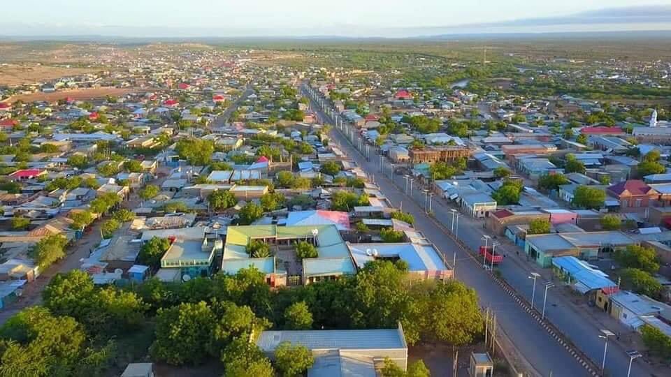 Ofaysal1984's tweet photo. Magaalada #QabriDahare ee Xarunta Gobolka Qoraxay. 

Dhulkii Qureeshta iyo Patrol ka. https://t.co/RvqLIba9AM