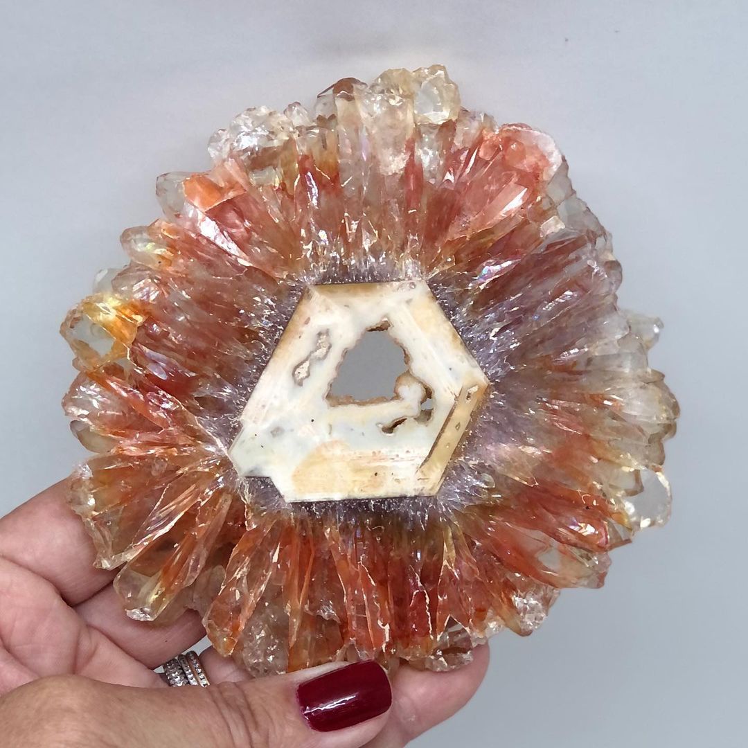 GeologyTime's tweet photo. Stalactite quartz crystals from  Lastorres mine, Uruguay

Credit: UruguayMinerals

#minerals #crystals https://t.co/Nbyj6FKMWK