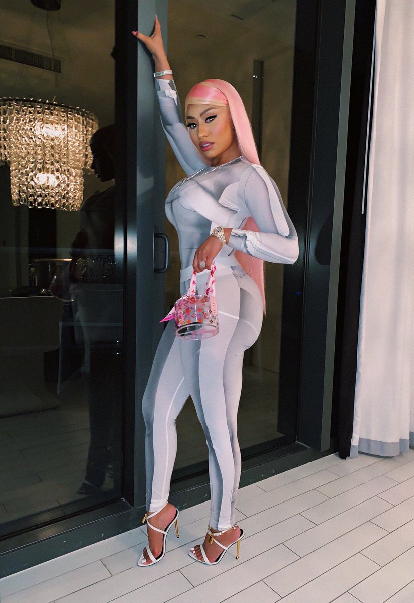 Stats of Minaj tweet media