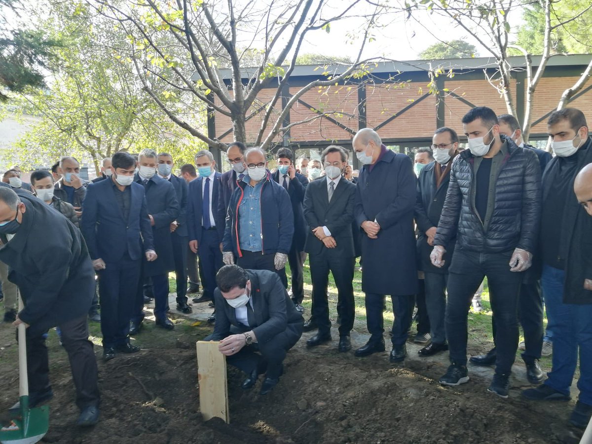 SavciSayan's tweet photo. Anadolu’nun evladı, Anadolu’nun kalemi,Can abim.. Koca çınar... Ahmet Kekeç üstadımızı ebediyete uğurladık.. Mekanın cennet olsun zor günlerin dimdik adamı... seni çok özleyeceğiz.. Birgün buluşmak ümidiyle hoşça kal... https://t.co/gkvDbwIGfN