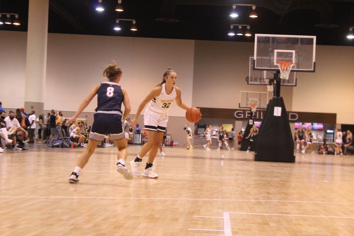 #LopesUp 💛💙🤘<a href="/TeamFactory_GBB/">Team Factory Girls Basketball</a> @BellevueEastGBB <a href="/Coach_Eighmey/">Carrie Eighmey</a> <a href="/CoachEighmey/">Devin Eighmey</a> <a href="/baileyamorris/">Bailey Morris</a>
