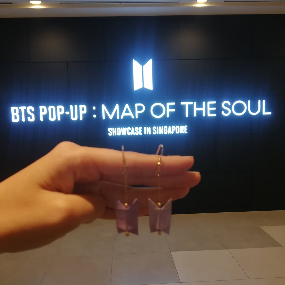 SylphShY's tweet photo. taking my mini origami #bts earrings for a trip to the bts pop~up in singapore! https://t.co/NfdX0tu17Z