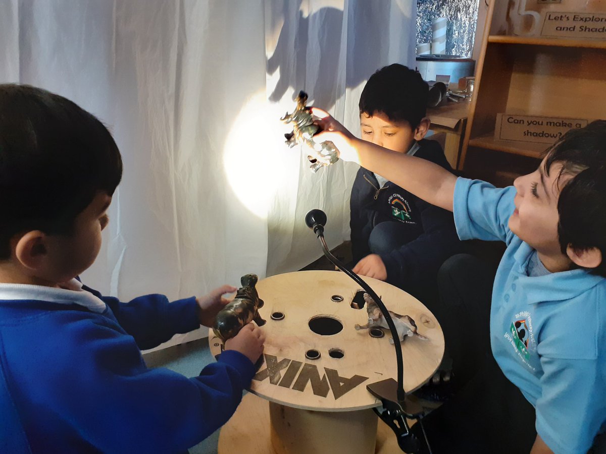EYFSatStPhilips's tweet photo. Exploring light and shadows in Nursery today. "It's getting bigger, bigger, bigger shadow bird!" Z #shadows #aweandwonder @STPHILIPSCE @WeAreBDAT https://t.co/98NHN9eh8n