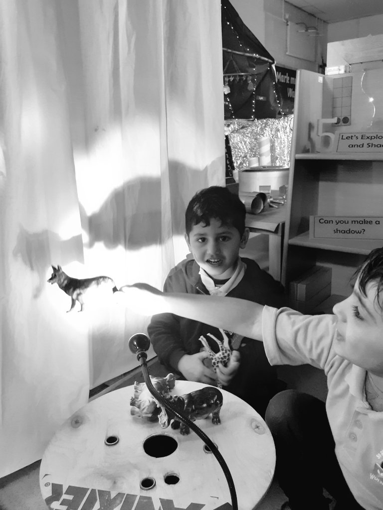 EYFSatStPhilips's tweet photo. Exploring light and shadows in Nursery today. "It's getting bigger, bigger, bigger shadow bird!" Z #shadows #aweandwonder @STPHILIPSCE @WeAreBDAT https://t.co/98NHN9eh8n