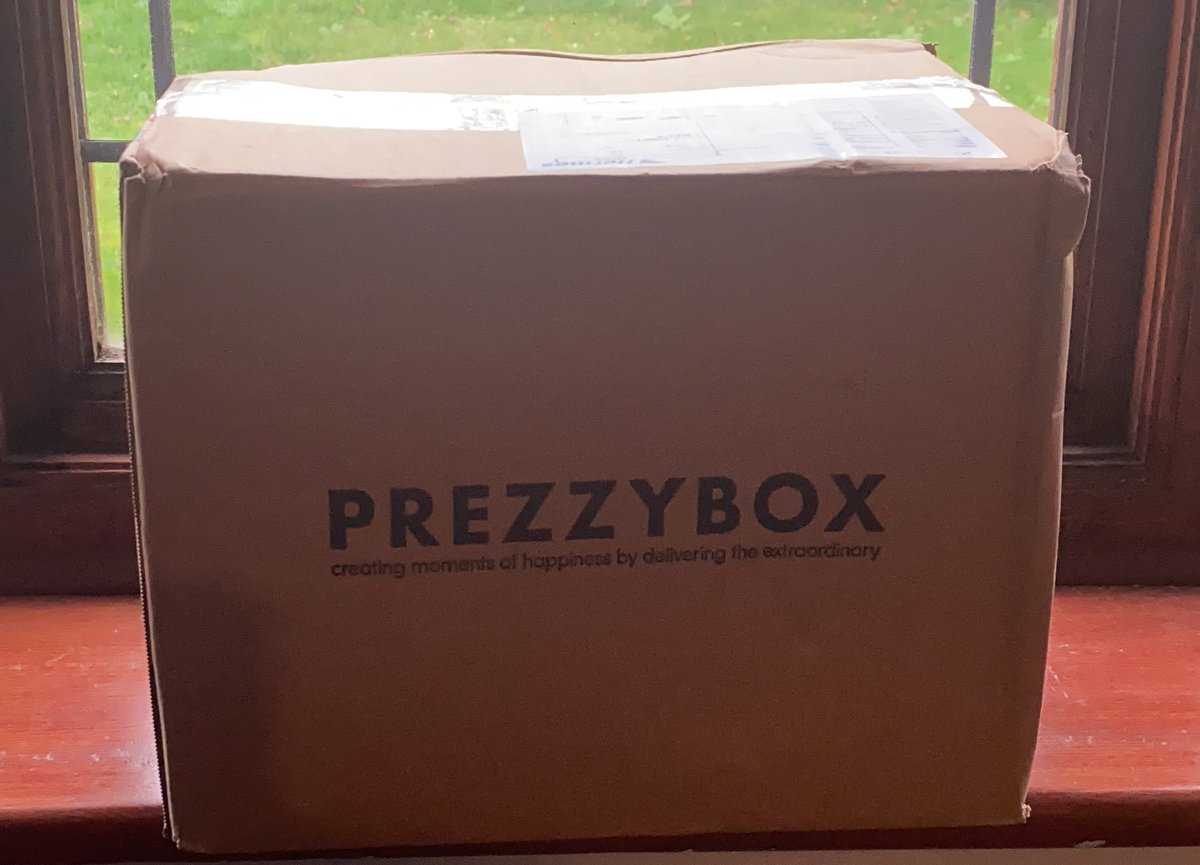 Vexilor's tweet photo. Just when I thought @Hermesparcels  might deliver a parcel undamaged for once... 🤦🏻 https://t.co/T9oUBCByfw