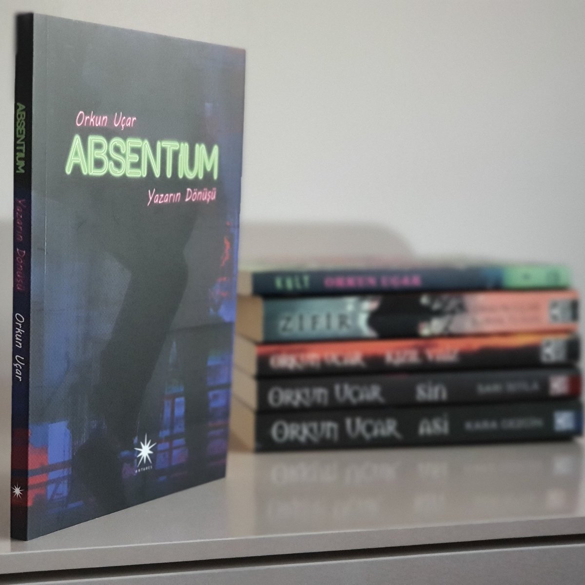 antaresyayinevi's tweet photo. "Yazarlar iyi bir insan da olmak zorunda mı?"
#Absentium #YazarınDönüşü https://t.co/fKtEZYWHzm